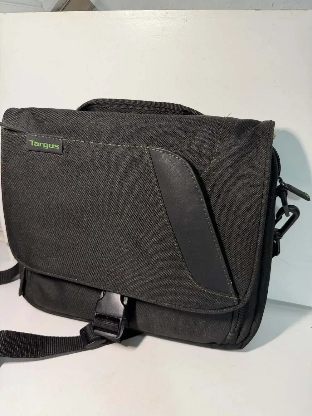 Targus Spruce Mini Messenger Tablet and Netbook Bag